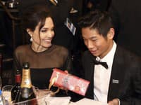 Viete, kto robil spoločnosť krásnej Angeline Jolie?