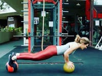 Jillian Michaels je fitness guru s dlhoročnými skúsenosťami, čo sa týka trvalého úbytku váhy zdravým spôsobom