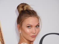 Modelka Karlie Kloss zvolila drdol aj na slávnostnú udalosť