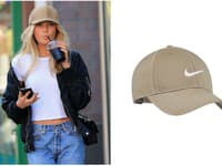 Béžová šiltovka sa hodí k minimalistickému outfitu