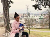 Moderátorka Soňa Skoncová v bledoružovej vyzerá rozkošne