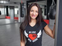 Zacvičte si s fitness trénerkou Veronikou Fidlerovou jednoduchú zostavu na bruško
