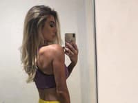Anna Victoria prezrádza, že existuje len niekoľko svalov, ktoré si môžete vytvarovať na zadku a musíte ho ohnúť, aby ste to ukázali 