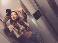 Krásna češka vie ako dodržiavať módne trendy