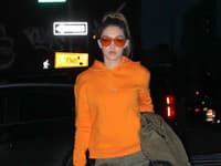 Športová mikina v oranžovej farbe pre štýlové krásky