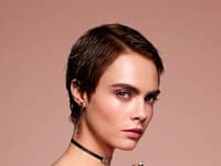 Cara Delevingne a generácia žien, ktoré chcú spomaliť starnutie a hneď