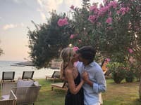 Ani modelka Tereza Maxová si nenechala ujsť pusu pod rozkvitnutou čerešňou