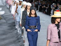 Prinášame vám prehľad najkrajších lookov z novej kolekcie Chanel Cruise 2018/19