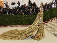 Herečka Sarah Jessica Parker pôsobila ako kráľovná v šatách od Dolce & Gabana