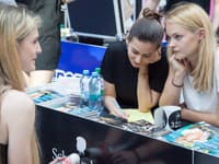 Odborná porota zložená z modeliek viedla s potencionálnymi modelkami rozhovory o ich záujmoch či vlastnostiach