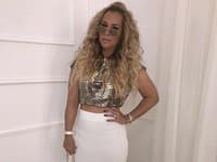 Biela je Dominikina obľúbená farby, v lete sa s ňou vie vyhrať v množstve outfitov