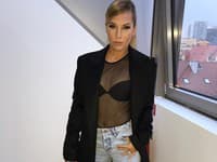 Malá ukážka spodného prádla nemúsi byť vôbec vulgárna, ak sa s ňou stylista správne pohrá