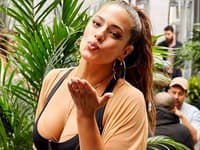Z Ashley Graham robí pravú inšpiráciu práve jej pozitívny prístup k životu a množstvo energie, ktorú vyžaruje