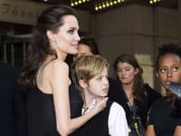 Herečka Angelina Jolie je skutočne liberálnou matkou a svoje deti podporuje v akomkoľvek rozhodnutí