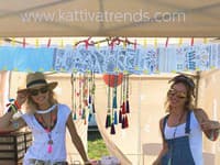 Úsmev na perách im nesmie chýbať a svoje trendy outfity si zostavujú práve zo značky Kattiva