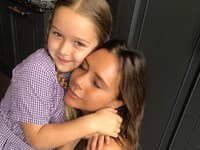 Návrhárka Victoria Beckham je skutočne netradičnou mamou
