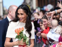 Krásna Meghan Markle sa už naučila nejaké tie triky čo sa týka jej oficiálnej garderóby
