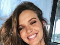 Postupom času si modelka Josephine Skriver vybudovala dokonalú rutinu starostlivosti o pleť, ktorú opakuje vždy pred spaním