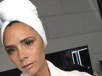 Victorino číslo jedna je make-up Esteé Lauder Gloss, ktorý popisuje ako hotový balzam na pleť
