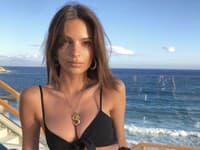 Pozrite sa na najsexi plážové modely Emily Ratajkowski