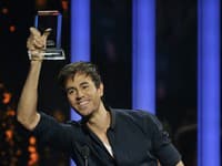 Enrique Iglesias je jeden z mála celebrít, ktorý má taký dlhoročný a silný vzťah so svojou polovičkou. Napriek tomu sa však ženiť nepokladá za nutnosť