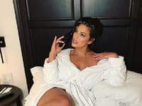 Plus size modelka Ashley Graham miluje svoje telo a aj preto sa oň patrične stará cvičením