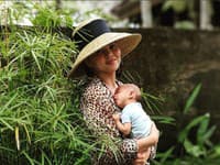 Modelka Chrissy Teigen si dovolenku s Lunou a Milesom užíva priamo na Bali