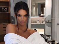 Pravdou je však aj to, že ako svetová topmodelka, má Kendall v zmluvách zakotvené, aby nenarušila svoju prirodzenú krásu