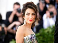 7 zásad, na ktoré vo svojom jedálničku nedá Amal Clooney dopustiť