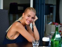 Dara sa snaží o celkovo pozitívny prístup k životu a nepotrebné veci príliš nerieši