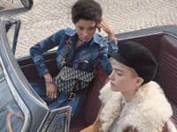 Ikonická kabelka saddle bag sa nosí krížom cez plecia