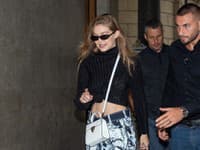 Dvadsiatka je vek, kedy je povolené naozaj všetko a Gigi Hadid je toho jasným dôkazom
