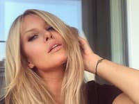 O Simoninu mladosť sa stará práve správna kombinácia vitamínov a kolagénu