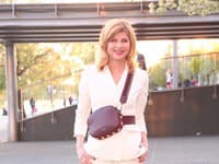 Bielou rozhodne nič nepokazíte a ak k tomu zvolíte také doplnky ako Soňa, aj zabodujete 