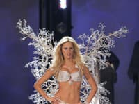Prekrásna Karolína Kurková odkráčala svoju prvú prehliadku pre prestížnu značku Victoria Secret’s už v roku 2000