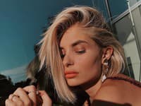Pomôžte si make up zafixovať, ale neváhajte využiť aj iné vlastnosti pôsobivých sprejov na ustálenie vášho make upu