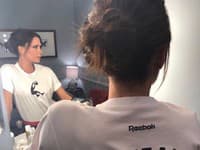 Rokmi si však aj Victoria uvedomila, že menej je viac a a to, čo koži za mladi dáš, sa ti neskôr vráti
