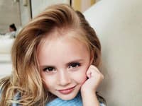 Viete koho rozkošná dcérka je na fotografii?