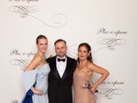 Módny návrhár Marcel Holubec W. a jeho klientky, medzi nimi aj modelka Alexandra Gachulincová