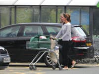 Kate Middleton pokračuje v tradícii, ktorú si obľúbili aj kráľovná Alžbeta II., tejto aktivite sa nevyhýbala ani Lady Diana