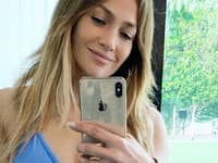 Žiadny cukor, sacharidy, len mäso a poriadny tréning sú aj za touto fotografiou speváčkiných brušných svalov