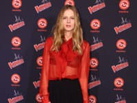 Modelka Alexandra Gachulincová skombinovala červenú a čiernu na prémiový outfit