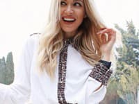 Miss Universe 2013, Jeanette Borhyová, volí na vytvorenie postavy presýpacích hodín práve voľnejšiu blúzku