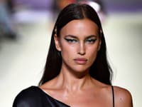 Nechajte sa inšpirovať uznávanou make-up artistkou Veronikou Vargovou a vytvorte si na oku pôvabnú linku raz- dva
