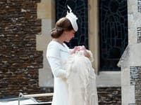 Na svojho obľúbeného módneho návrhára stavila krásna Kate aj na krstinách svojej dcérky Charlotte ešte v roku 2015