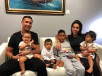 Síce sa to môže mnohým zdať až nereálne, sám Cristiano Ronaldo neprežil práve pokojné detstvo