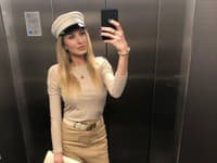 Miss Universe SR 2009 Denisa Mendrejová sa chopila jedného z najkľúčovejších trendov jarnej sezóny, neutrálnej béžovej