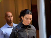 Očarujúca Kenndall Jenner má neustále v pätách tohto 