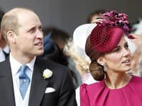 Žartovanie medzi Williamom a Kate, tá energia, je naozaj zábavná...