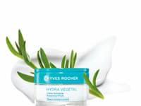 Hydratačný produkt značky Yves Rocher obsahuje OF20, ktorý bude vašej pleti poskytovať ochranu pred slnkom